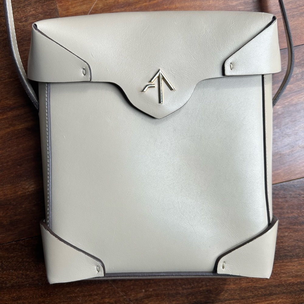 Manu Atelier Elegant Leather Designer Crossbody Bag in Cream - Picture 2 of 14